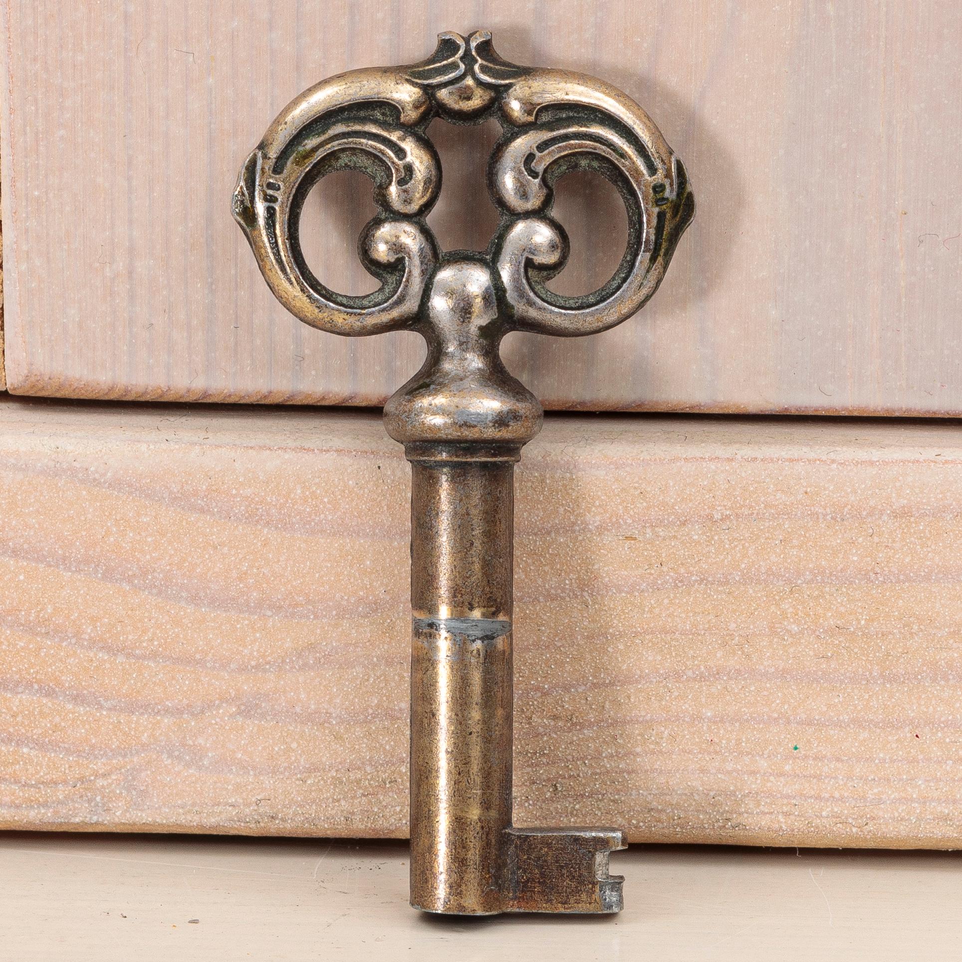 Vitrinskåp, sent 1900-tal/2000-tal.