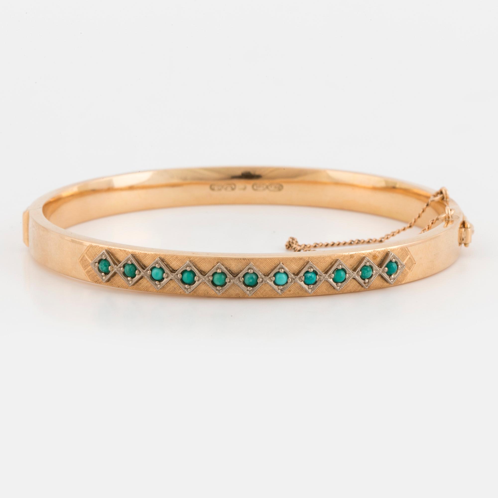 ARMRING med cabochonslipade turkoser.