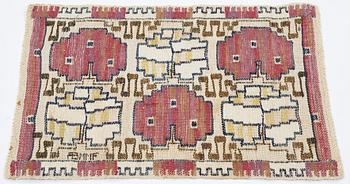 Märta Måås-Fjetterström, vävnad, "Grodblad röd", inplock på linnebotten, ca 40,5-41 x 58,5-60 cm, signerad AB MMF.