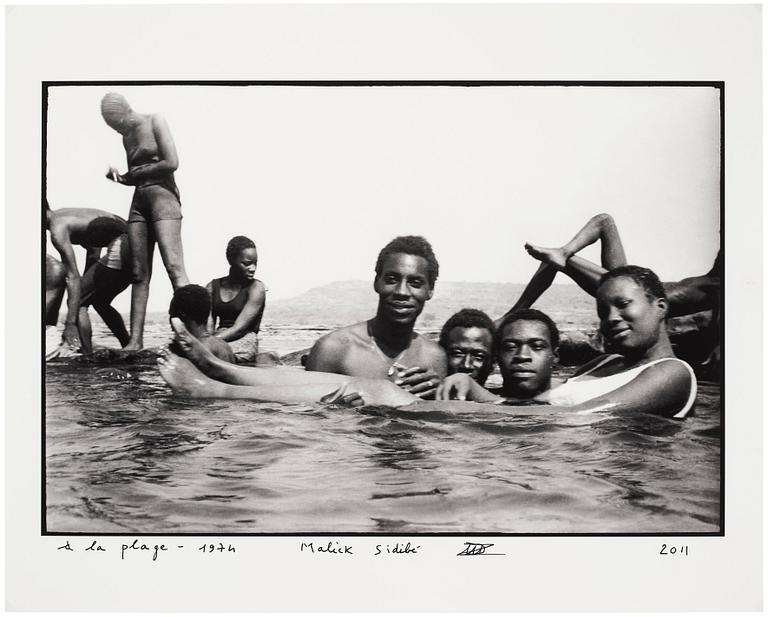 Malick Sidibé, "À la Plage", 1974.