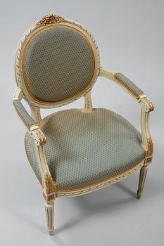 KARMSTOLAR, ett par, Louis XVI-stil, 1900-talets andra hälft.