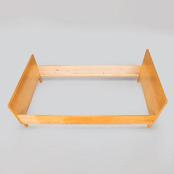 sänky, malli 130, Artekin piirustuskonttori, O.Y Huonekalu- ja Rakennustyötehdas A.B. 1950-luvun alku.