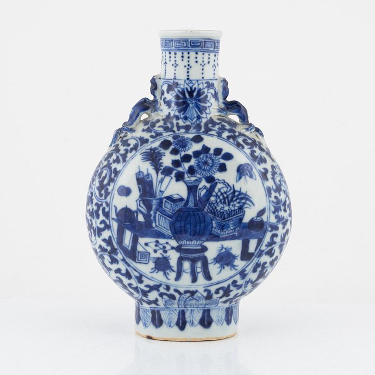 A Chinese blue and white moonflask, Qing dynasty, 19th century.