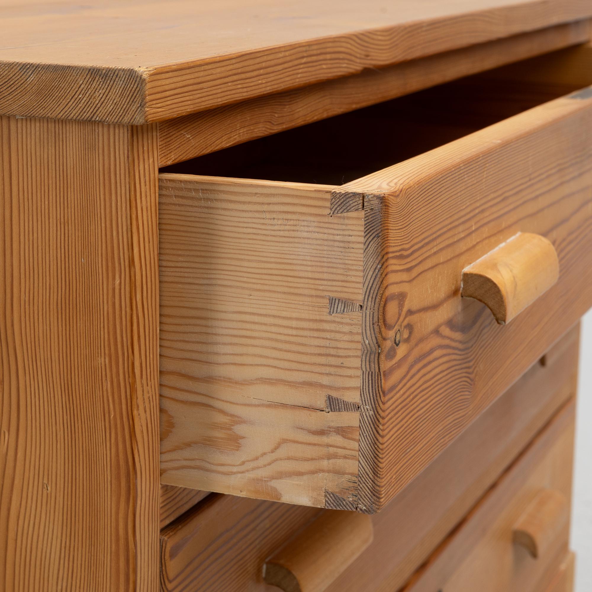 Chest of drawers, first half of the 20th century.