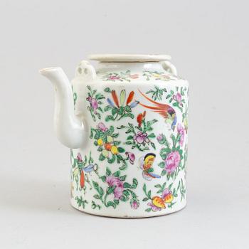 Two teapots with cover, Qing dynasty, late 19th century.
