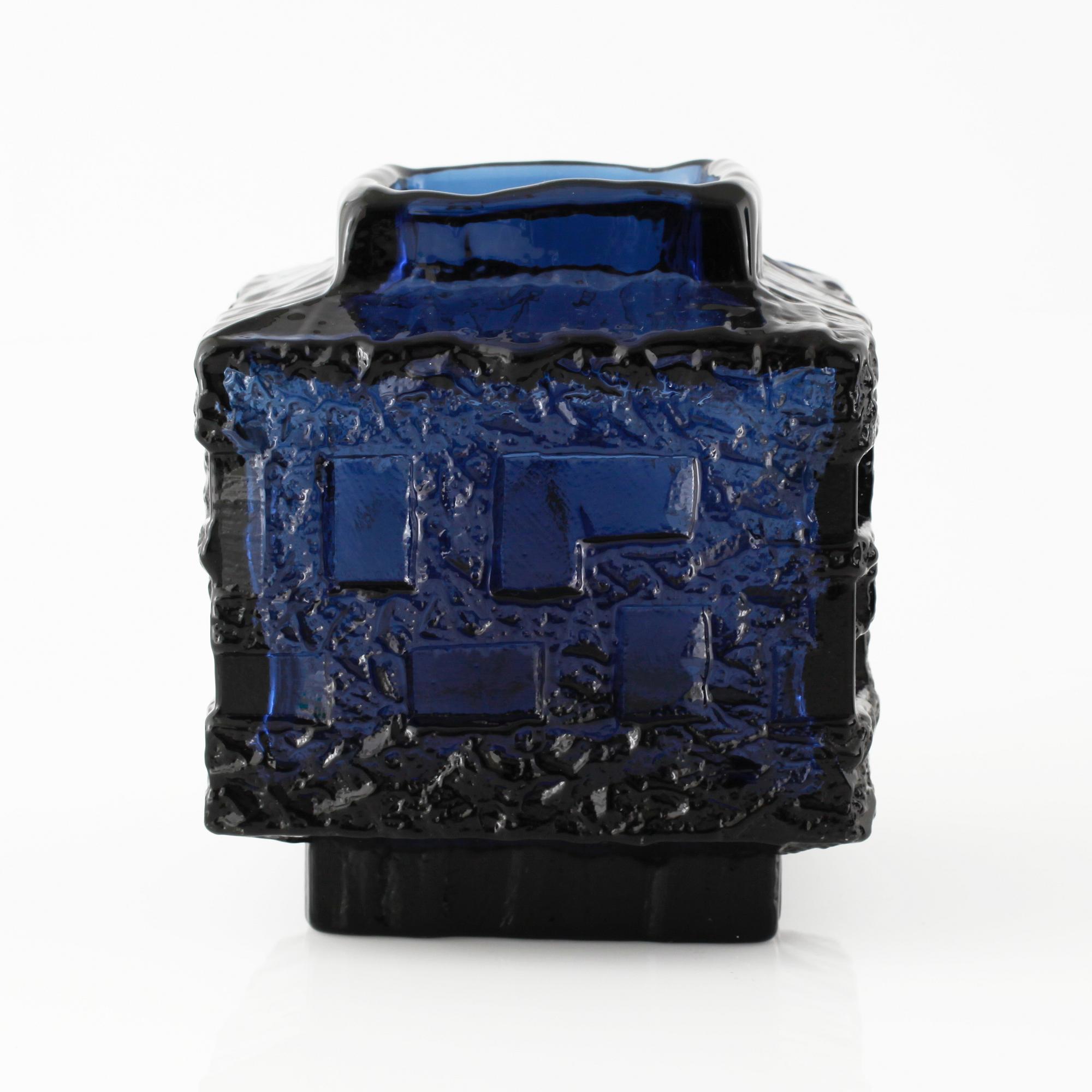 GÖTE AUGUSTSSON, parti glas, 33 st, "Cobolt", Ruda glasbruk, omkring 1900-talets mitt.