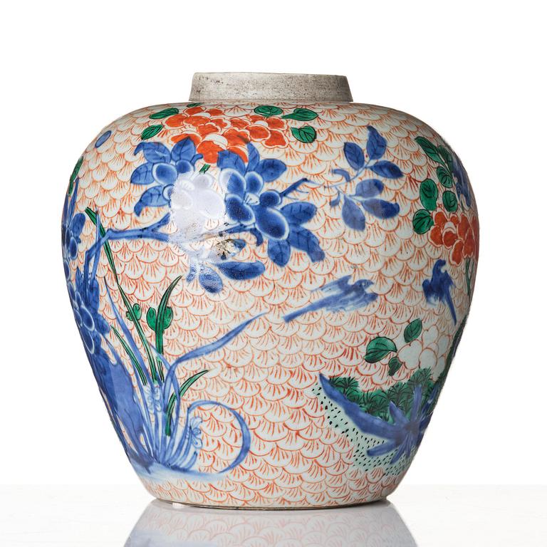 A wucai vase, Transition, 17th century.