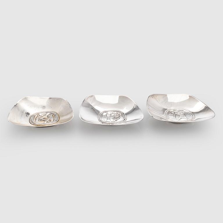 Two 1950s silver dishes, Hopeatehdas Oy, Helsingfors, 1951–55.