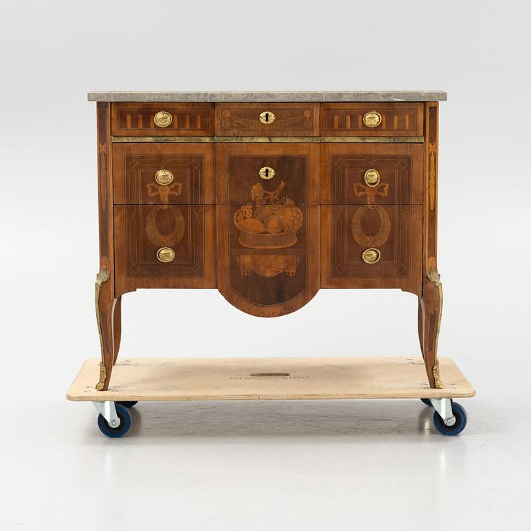 Byrå, Gustaviansk stil, omkring år 1900 med äldre delar.