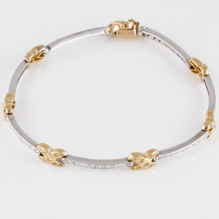 ARMBAND, 14K guld och vitguld med briljantslipade vita och gula diamanter ca 1.30 ct.  Vikt 12,7 gram.