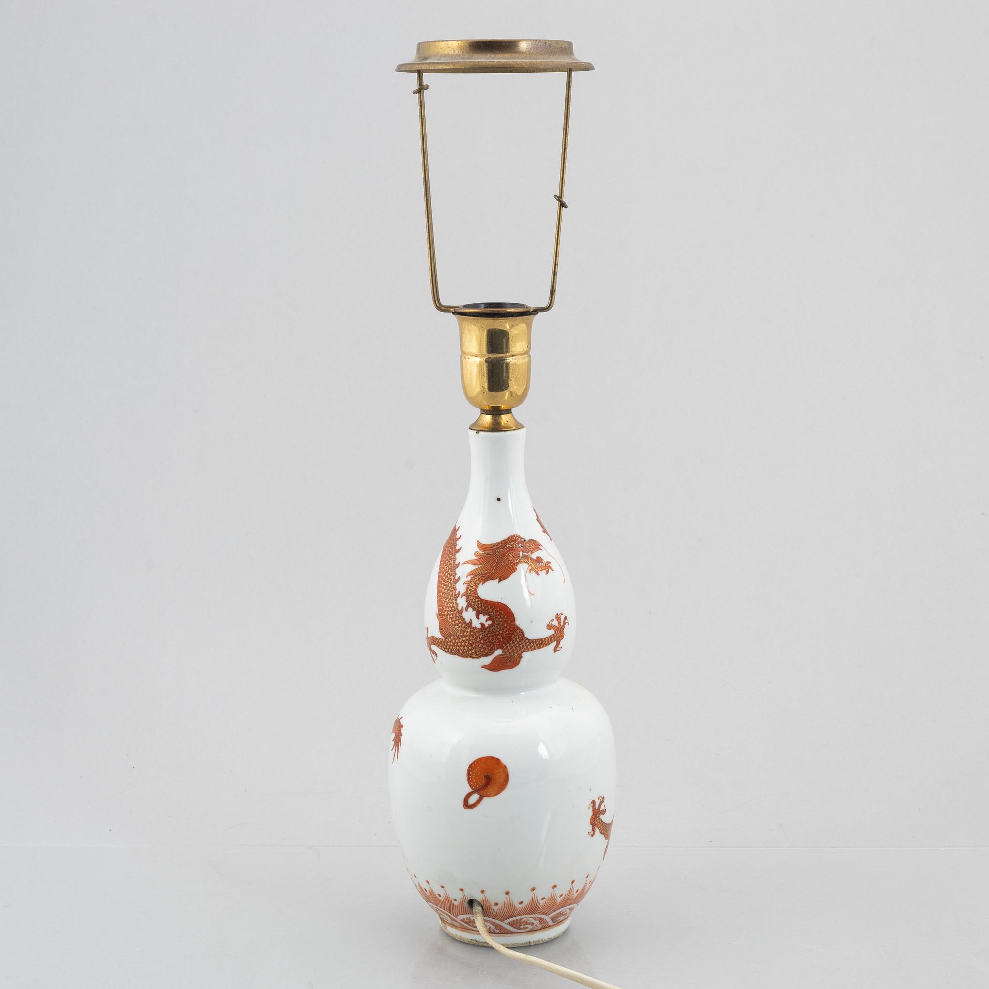 A porcelain table lamp/vase, China, 20th century.