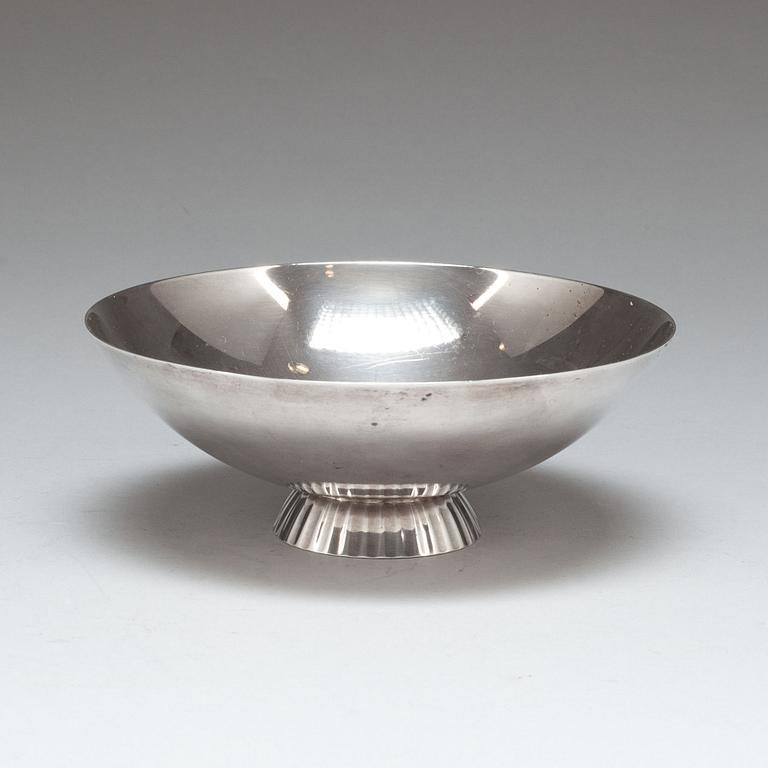 SKÅL, sterlingsilver, Sigvard Bernadotte, Georg Jensen & Wendel, modell 823. Vikt ca 256 g.