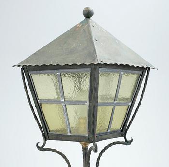 GOLVLAMPA, smidesjärn, 1900-tal.