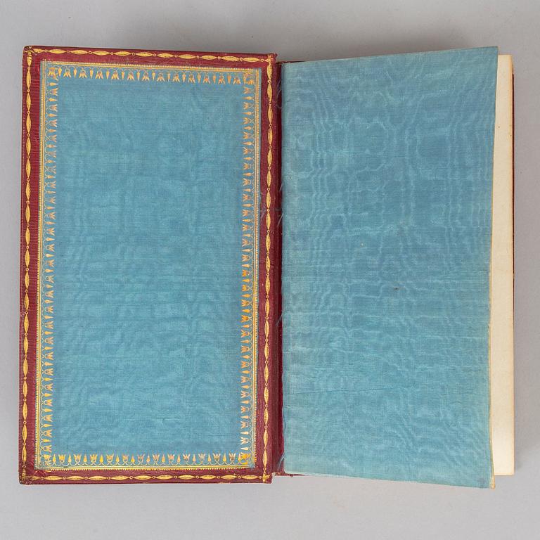 Attractive little bindnings.