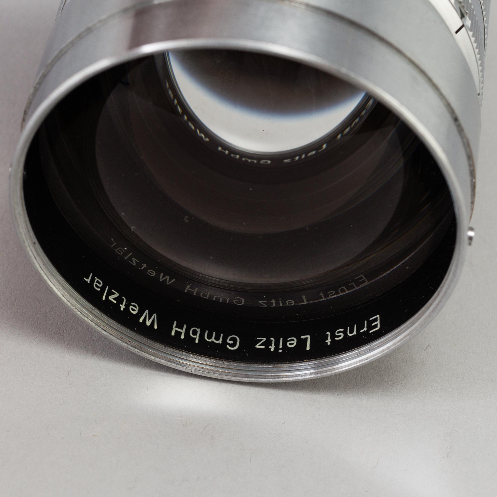 A chrome Leica Summarex f=8,5 cm 1:1,5 lens no 1008826 designed by av Max Berek, Ernst Leitz, Wetzlar . 1943-1960.