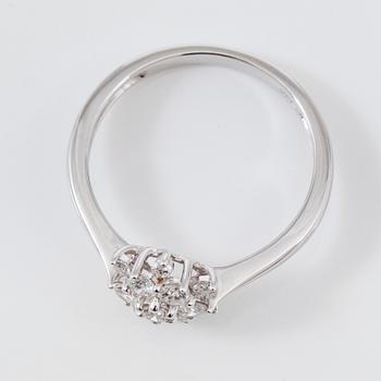 RING, briljantslipade diamanter total ca 0.40 ct.