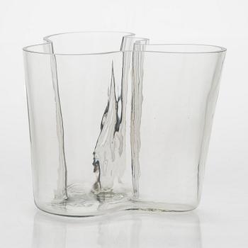 Alvar Aalto, A '9750' glass vase, signed Alvar Aalto. 
Iittala in production 1949-1954.