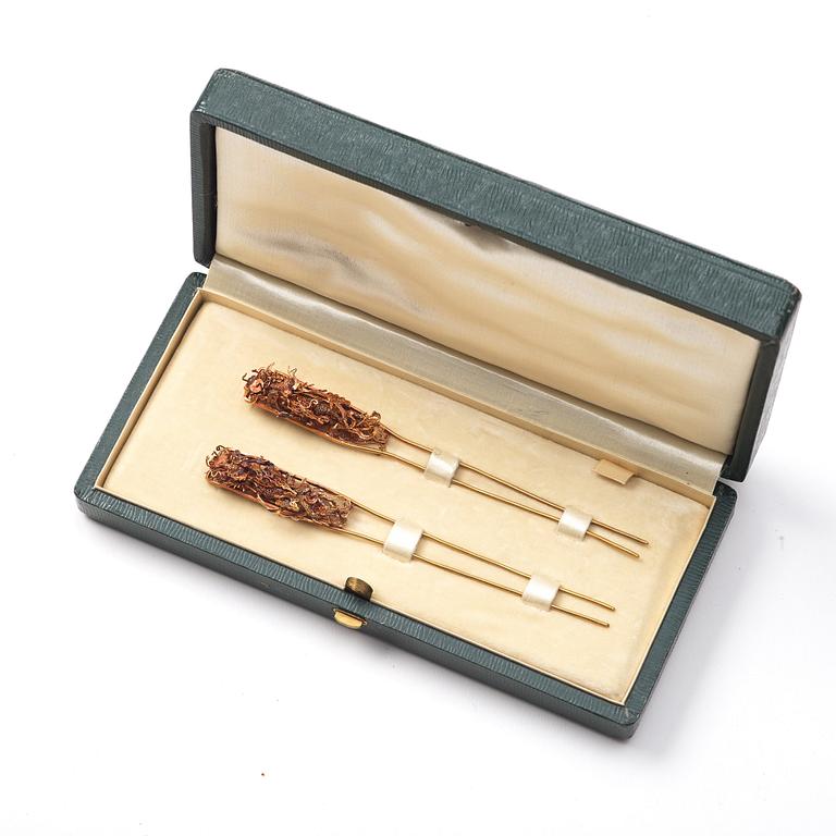 Two Chinese hair pins, Qing dynasty, 19th Century.