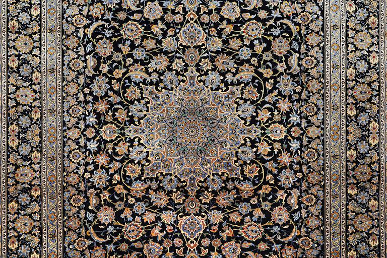A carpet, Kashan, ca 405 x 295 cm.