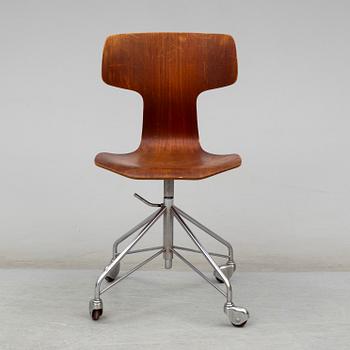 ARNE JACOBSEN, a model 3103 chair, 1950's/60's.