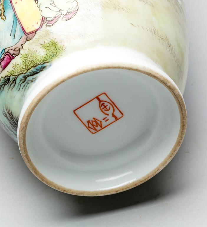 VAS, porslin, Kina 1900-tal.