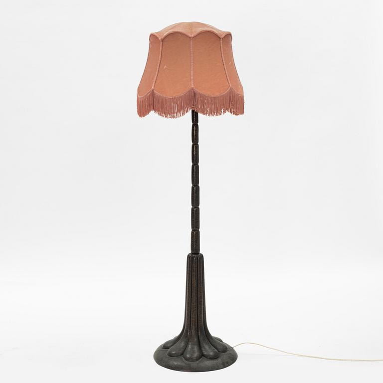 An early 20th century jugend floor light.