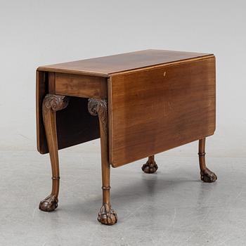 An English mahogany table, 19th Century.