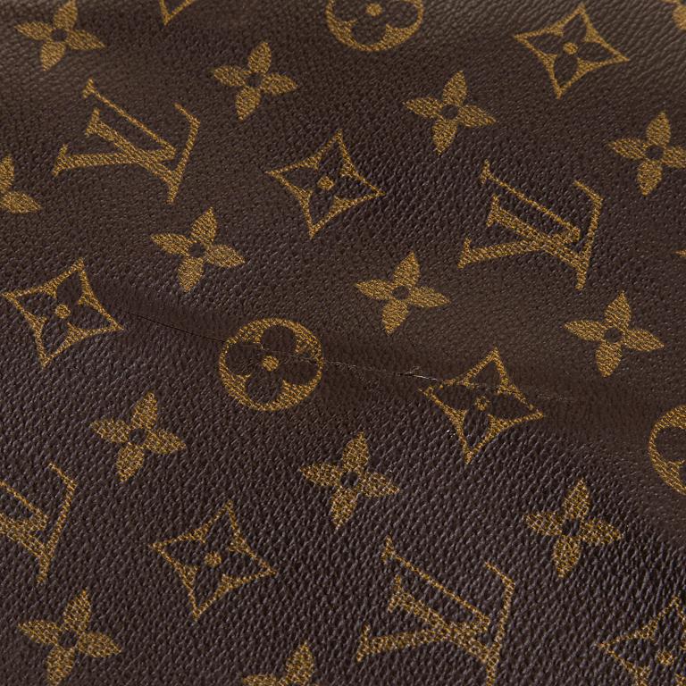 Louis Vuitton, a Monogram Canvas 'Keepall 60 Bandoulière' weekend bag.