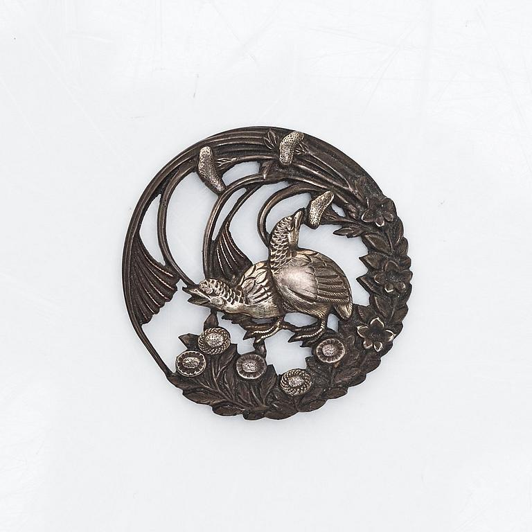 Kagamibuta netsuke samt ask med lock, lack, Japan, 1800-tal.