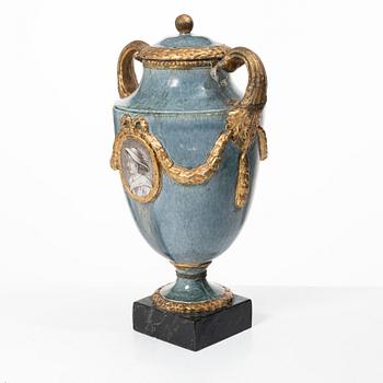 A flintware jar from Marieberg, 18th century.