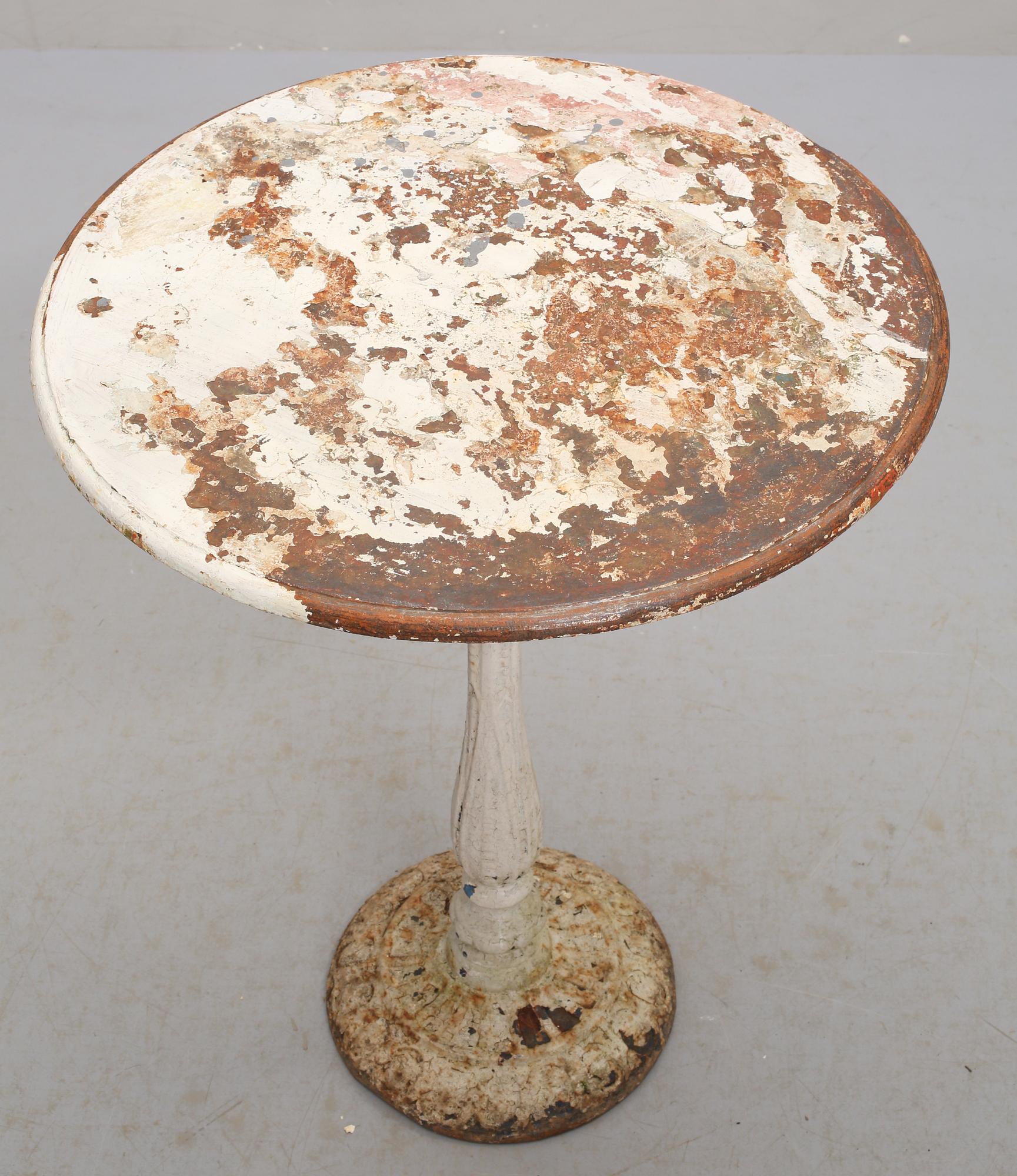 TRÄDGÅRDSGRUPP, 3 delar, delvis Grytgöl, 1900-tal.