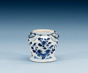 1714. A blue and white vase, Qing dynasty, Kangxi (1662-1722).