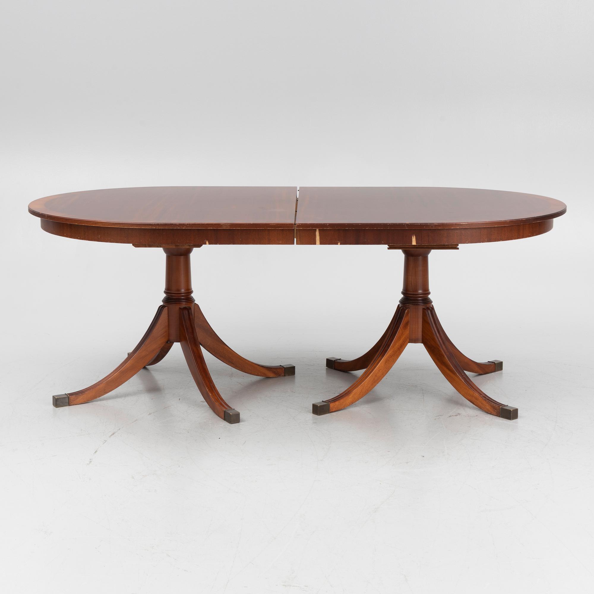 Matbord, engelskt, 1900-talets andra hälft.