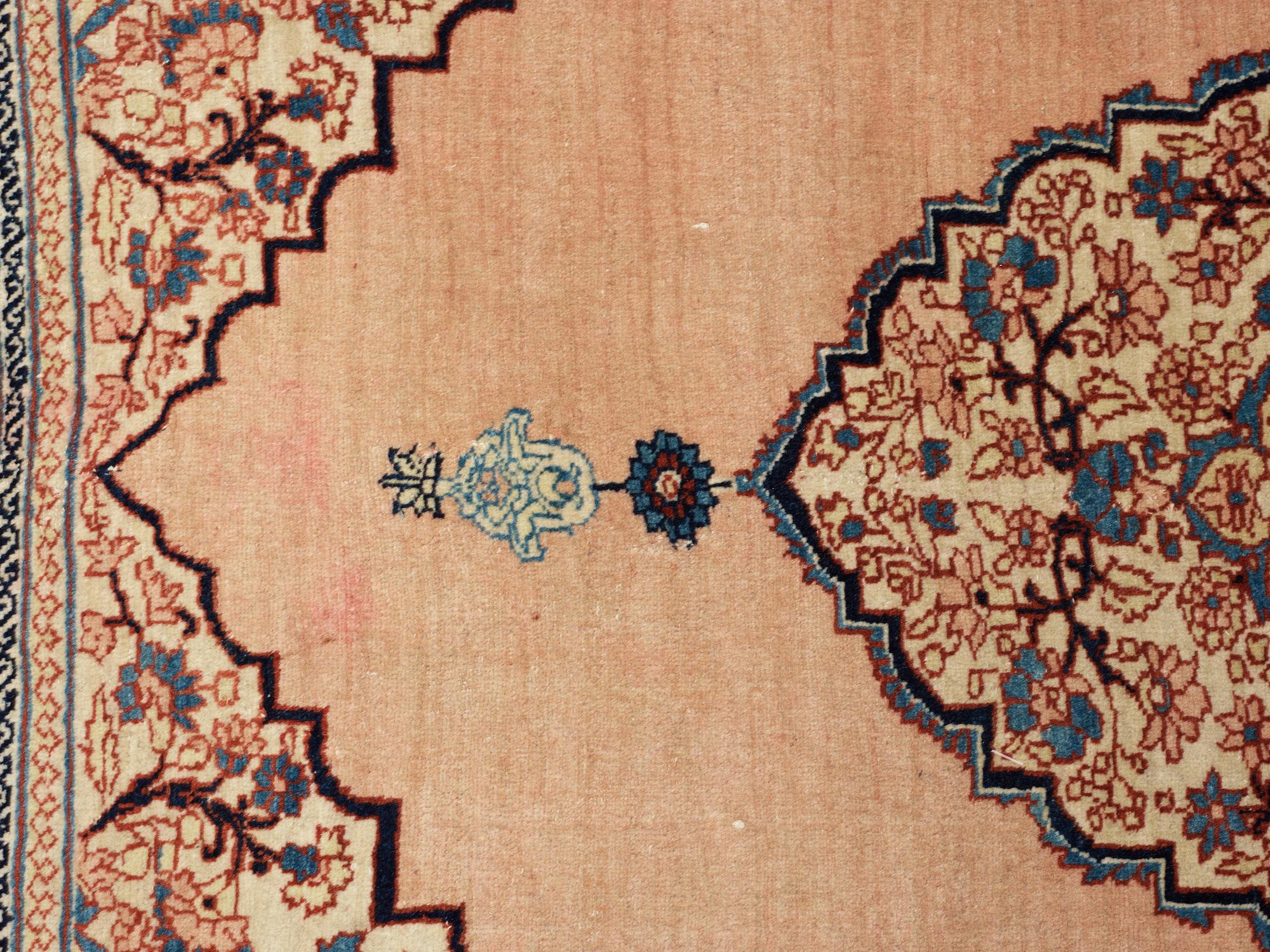 ANTIQUE TABRIZ. 169,5 x 126,5 cm.