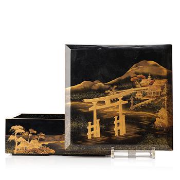 A Japanese lacquered box with cover, Meiji period (1868-1912).