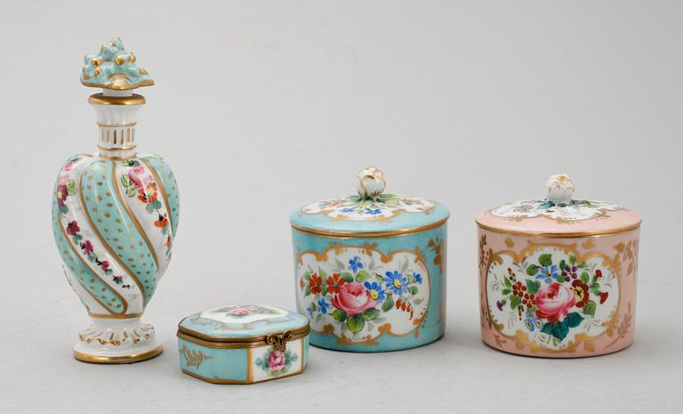 SAMLING PORSLINSFÖREMÅL, 4 del, Frankrike, 1900-tal.