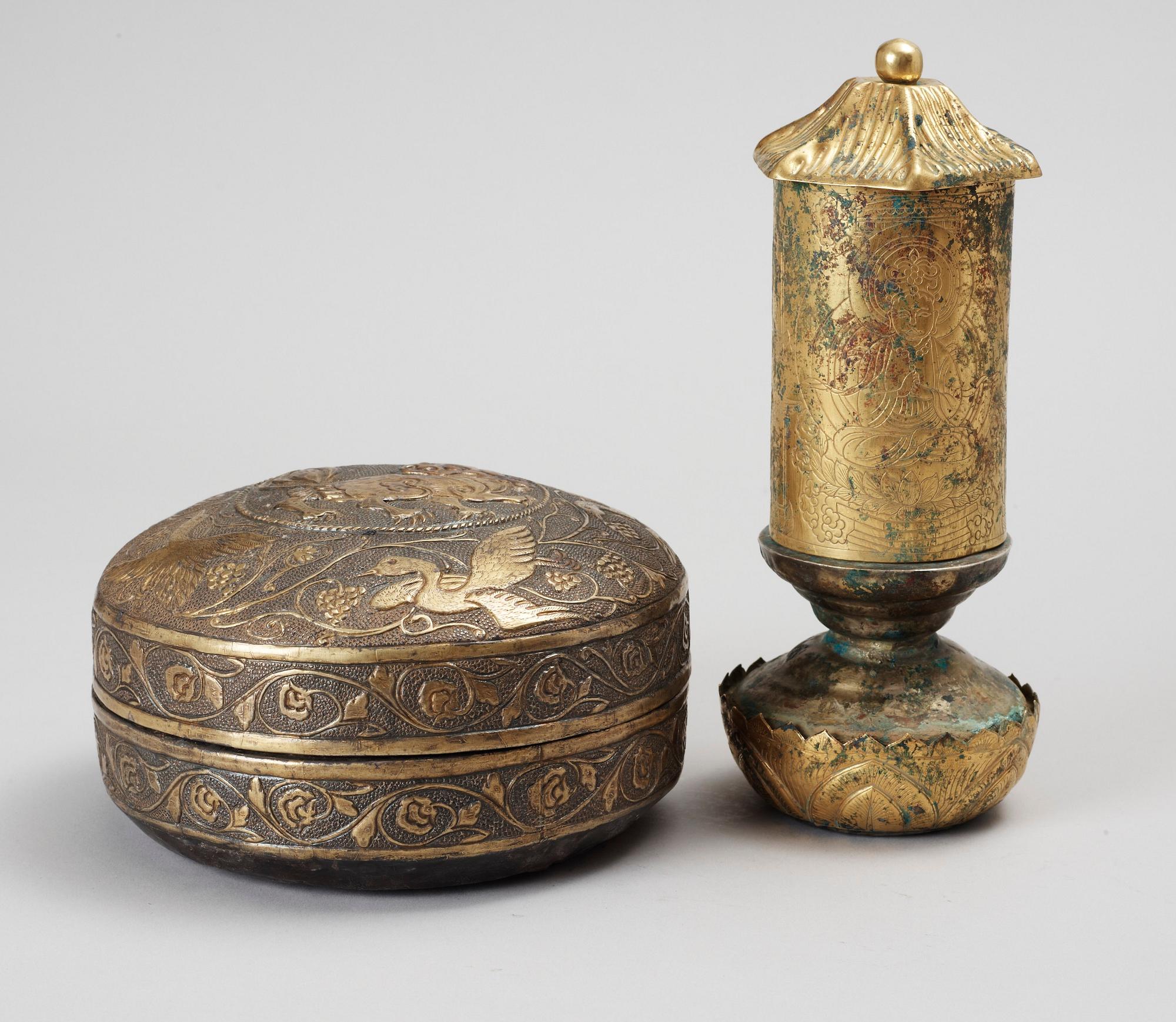 STUPA samt ASK, metall, Kina, 1900-tal.