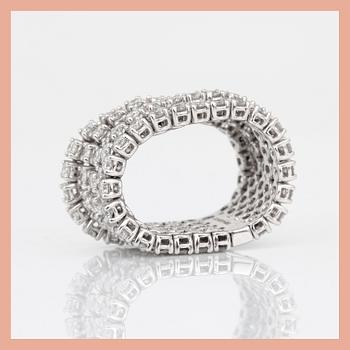 RING, 18K vitguld med briljantslipade diamanter, tot ca 4,00 ct. Total vikt ca 13,22 g.