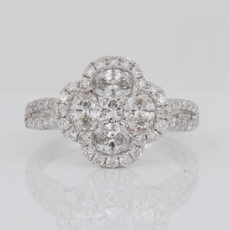 RING, 18 k vitguld, med briljant och marquiseslipade diamanter totalt 1.63 ct.
