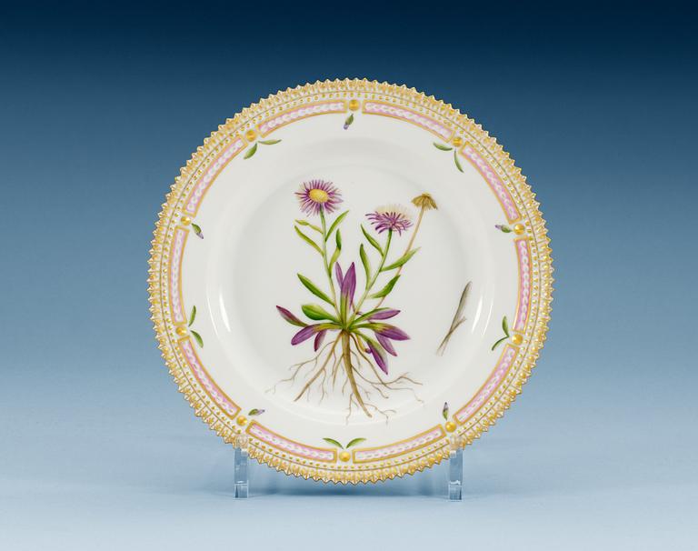 A set of 12 Royal Copenhagen 'Flora Danica' dishes, Denmark, 20th Century.