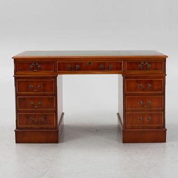 Skrivbord, engelskt, 1900-talets andra hälft.