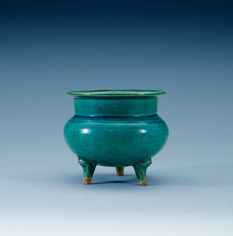 A turqouise glazed tripod censer, Qing dynasty, Kangxi (1662-1722).