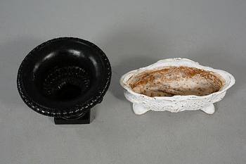 TRÄDGÅRDSURNOR, 2 st, 1900-talets senare del.