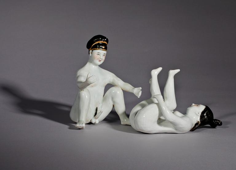 FIGURINER, 2 st, porslin, Kina. 1900-tal.
