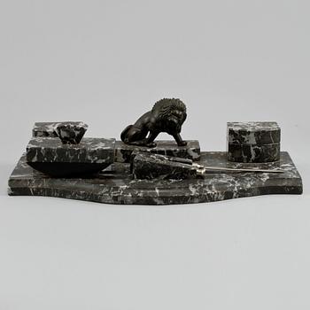 SKRIVBORDSUPPSATS, 4 delar, 1900-talets första hälft.