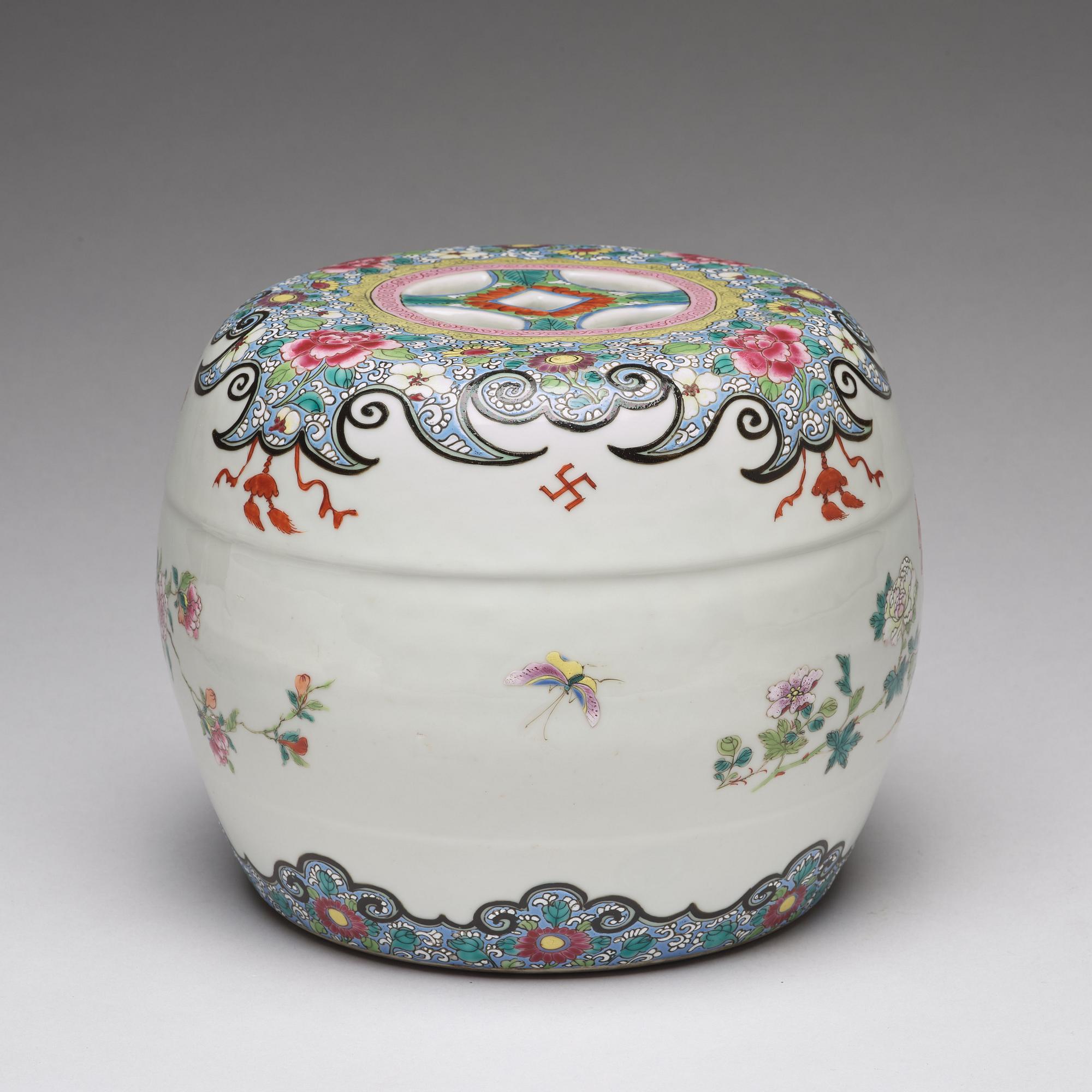 A small famille rose garden seat/stand, Qing dynasty, circa 1900.