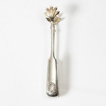 A sugar bowl with sugar tongs, silver, marks of Finlands Guldsmeds ab, Turku 1913 and Kuopios Guldsmed Ab, Oulu 1929.