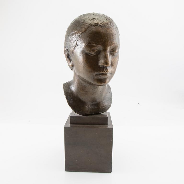 Marcel Damboise, Sculpture of a woman's head.