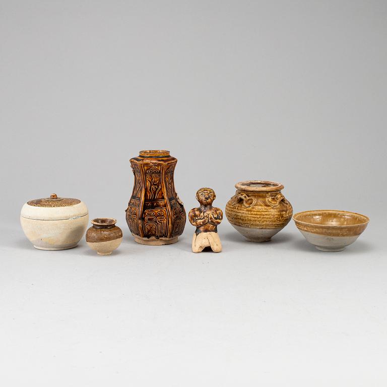 A group of mustard brown glazed ceramics, South East Asia, Thailand, part 19th Century.