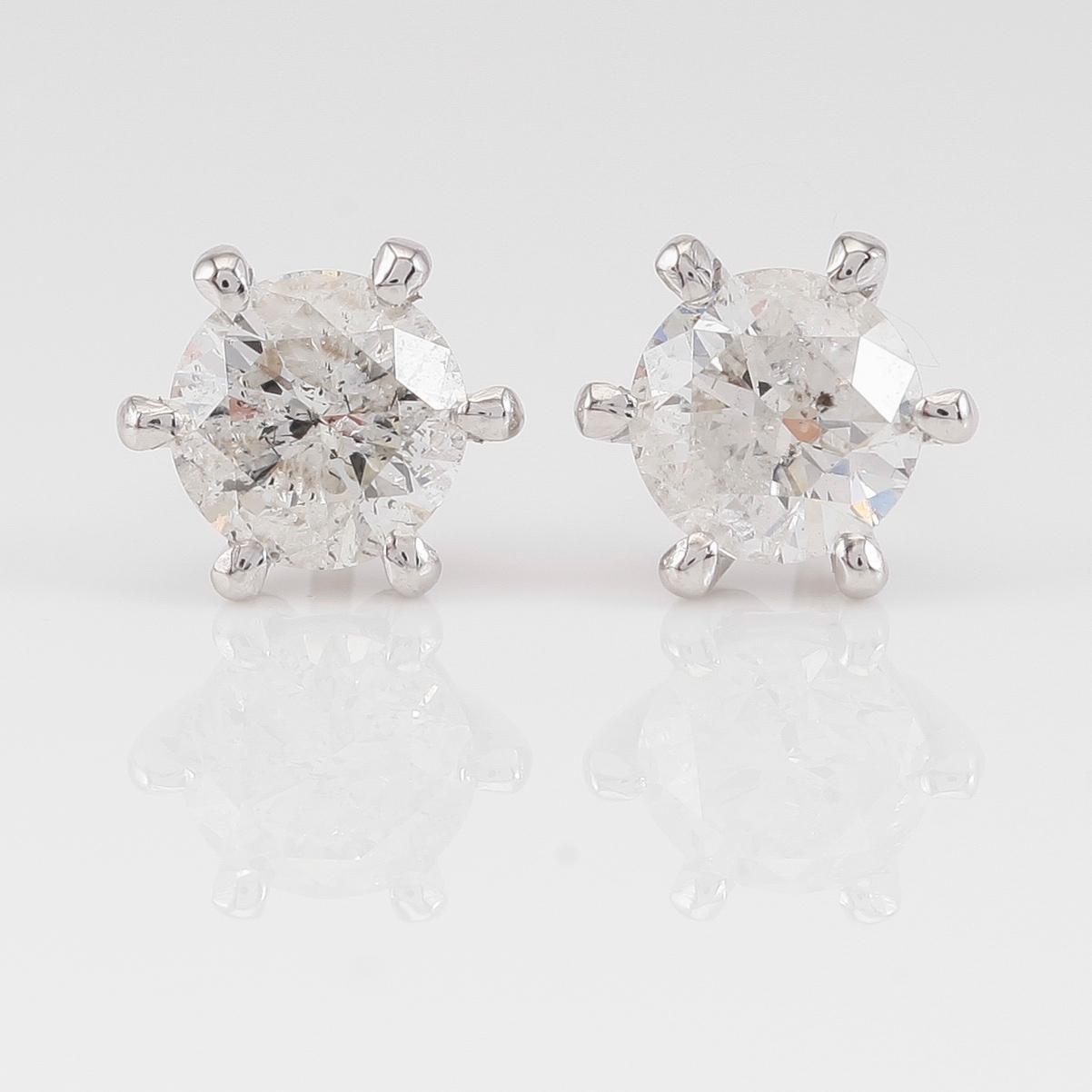 ÖRHÄNGEN, 1 par, 18K vitguld och diamanter tot ca 2.06 ct.